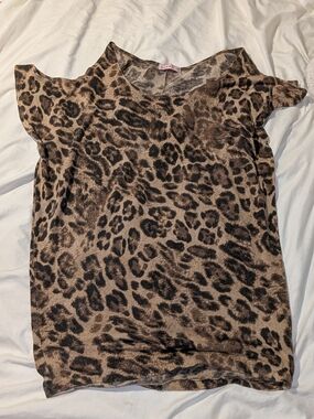 SUPRE Leopard Print Cap Sleeve Blouse in Brown and Black